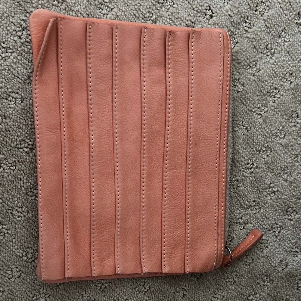 Collina Strada Leather Coral Clutch